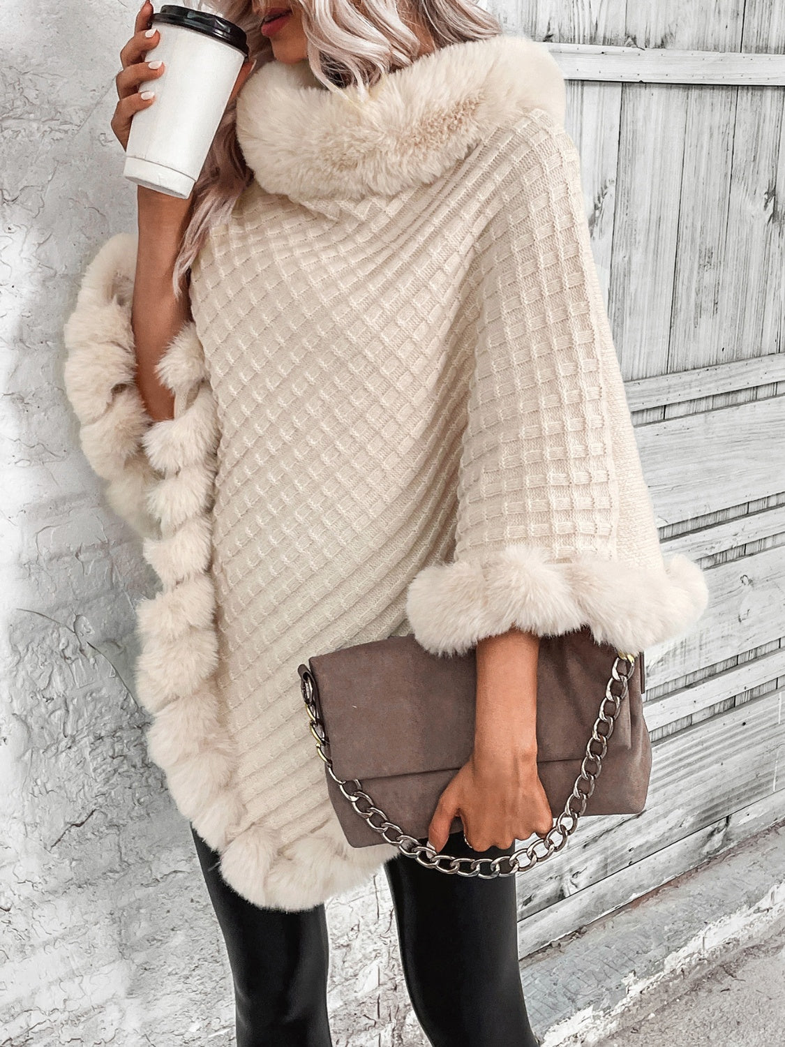 Aurélie – Luxe Dames Winterponcho met Imitatiebont