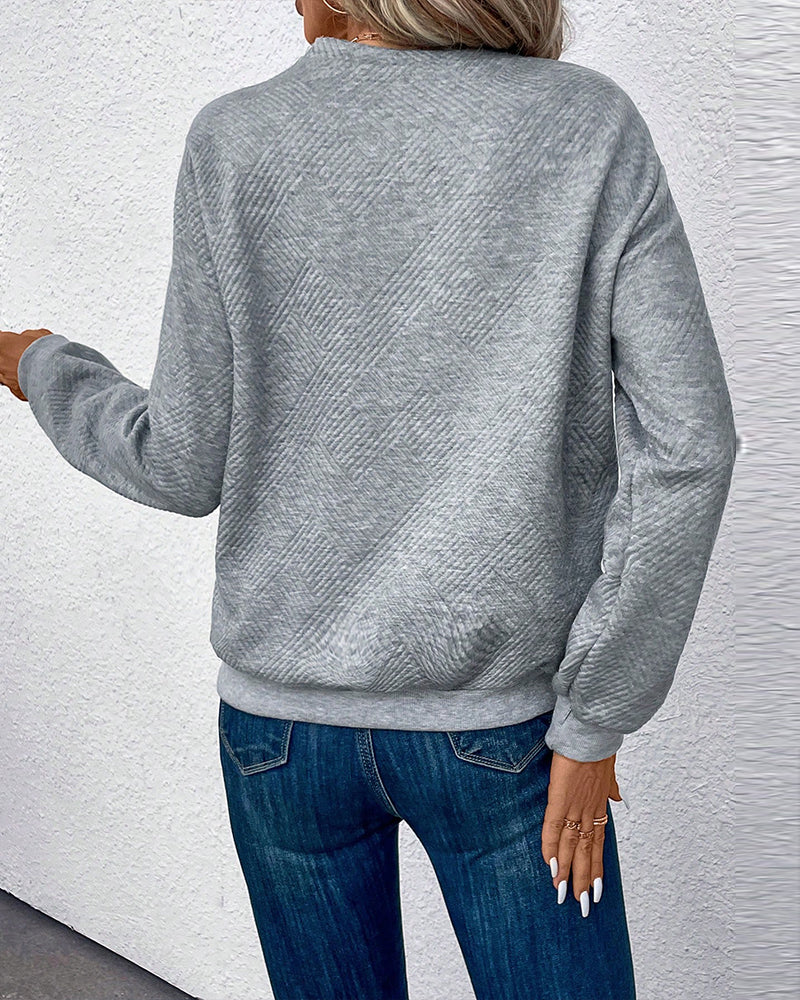 Camille – Luxe Gebreide Damestrui met Knopen" can be rewritten as:
"Camille – Elegante Gebreide Damestrui met Knopen