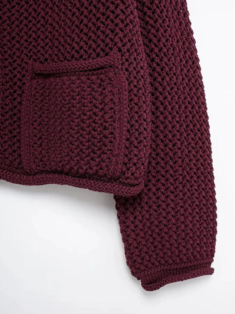 Giulia – Grofgebreid Damesvest met Metallic Knopen"
Rewritten: "Giulia – Chunky Knit Women's Cardigan with Metallic Buttons