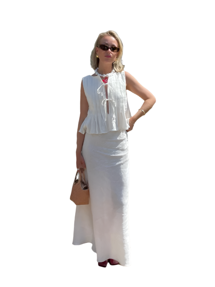 Lucia – Elegante Damesoutfit met Strikaccent en Plooirok