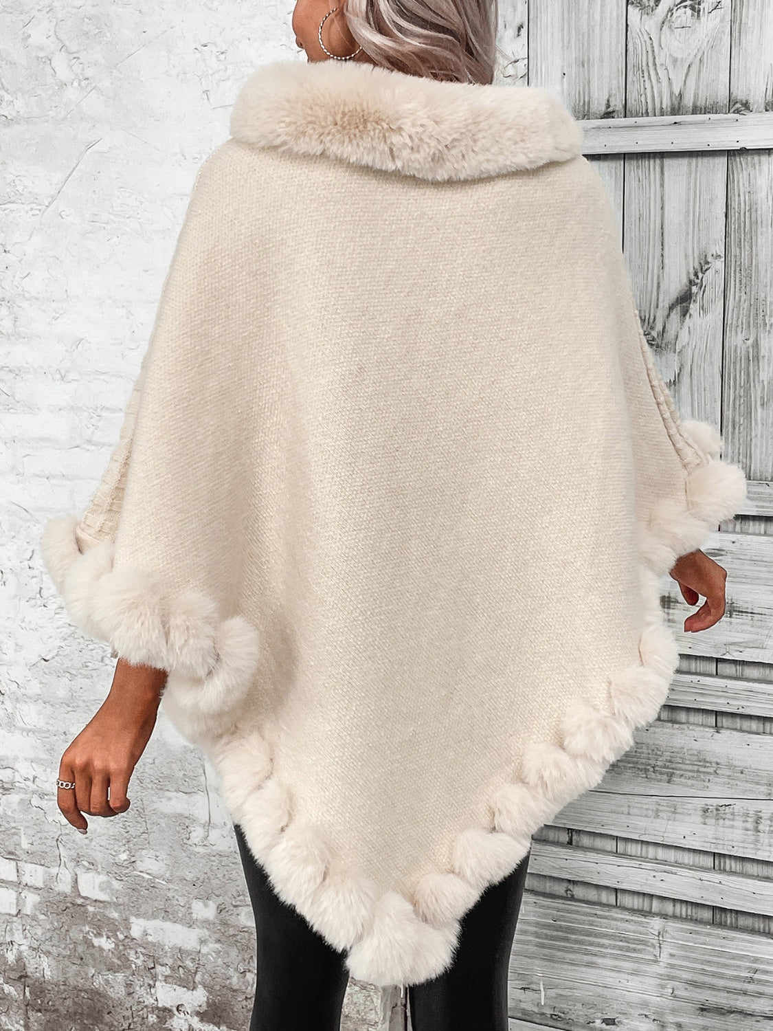 Aurélie – Luxe Dames Winterponcho met Imitatiebont