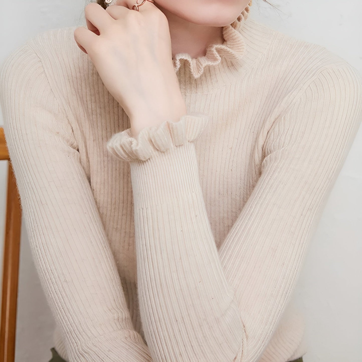 Marina – Plus Size Dames Turtleneck Sweater met Ruches