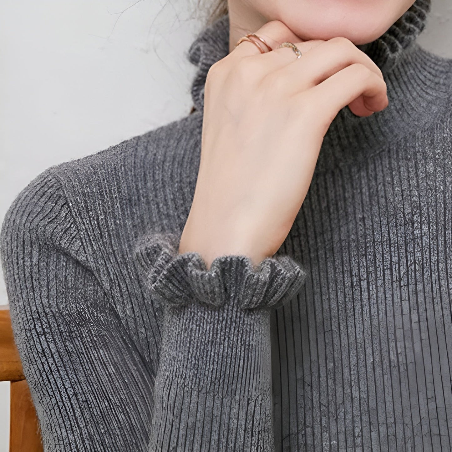 Marina – Plus Size Dames Turtleneck Sweater met Ruches