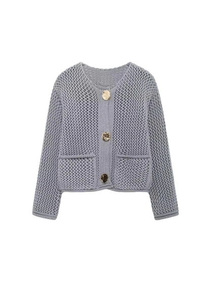 Giulia – Grofgebreid Damesvest met Metallic Knopen" 

Rewritten: "Giulia – Chunky Knit Women's Cardigan with Metallic Buttons