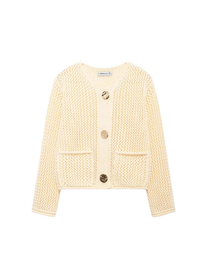 Giulia – Grofgebreid Damesvest met Metallic Knopen" 

Rewritten: "Giulia – Chunky Knit Women's Cardigan with Metallic Buttons