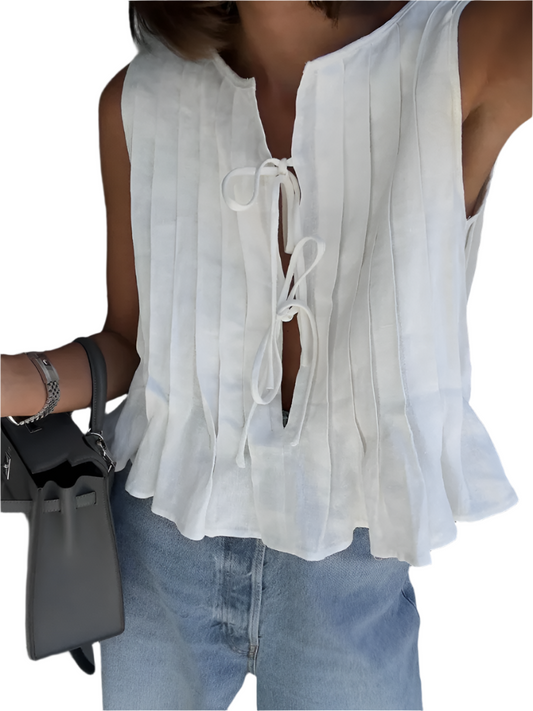 Lucia – Elegante Damesoutfit met Strikaccent en Plooirok