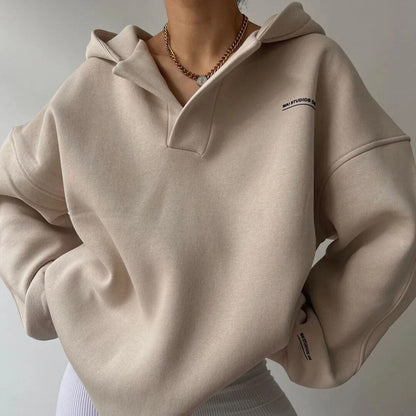 Elena – Oversized Dames Hoodie met Kraag" can be rewritten as: "Elena – Ruime Dames Hoodie met Kraag